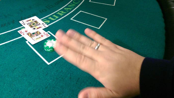 Blackjack-hand-signal-for-standing-1.jpg